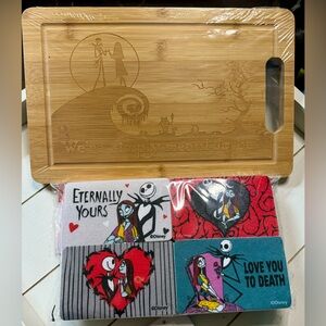 Disney The Nightmare Before Christmas Wooden Cutting Board & 4 Cleaning Sponges